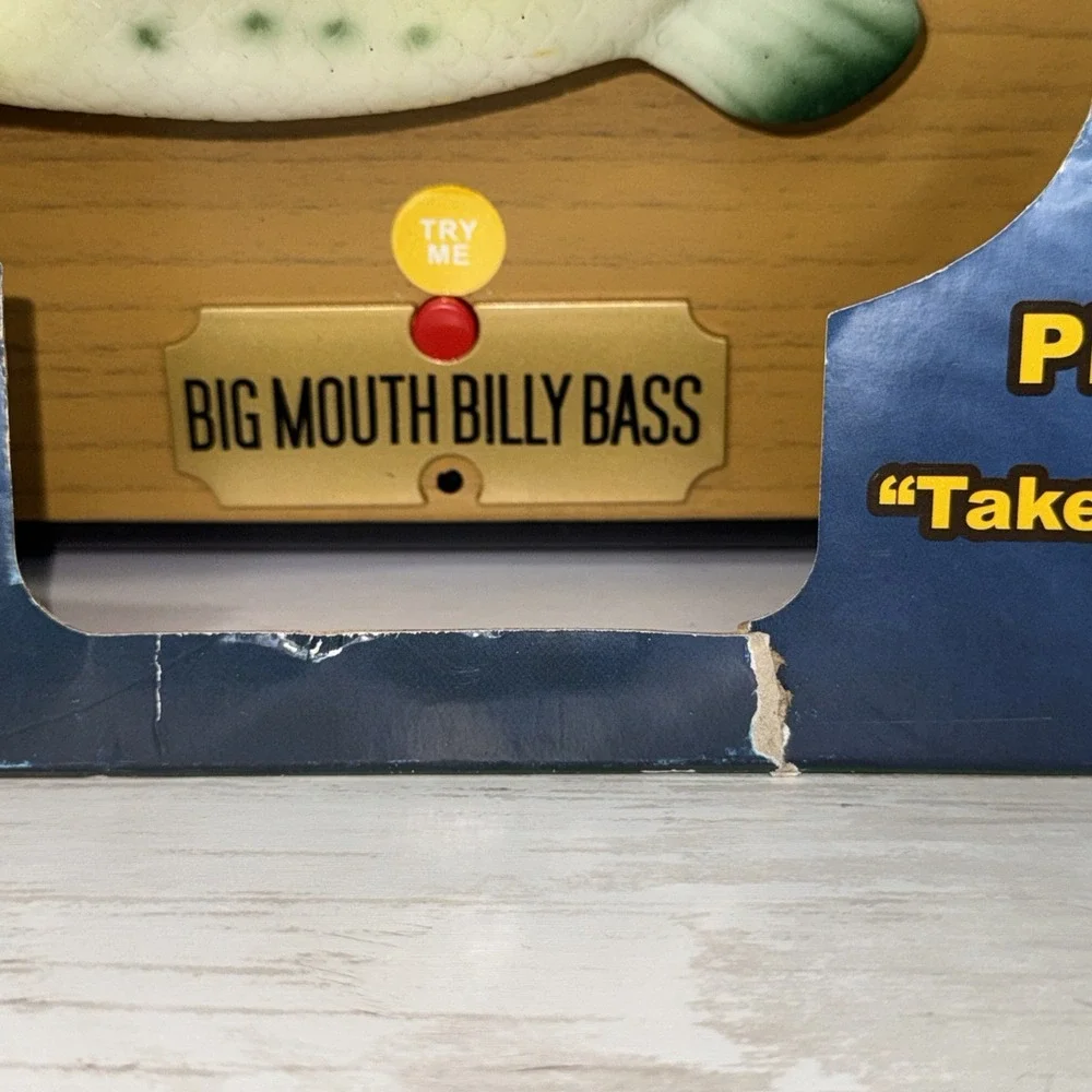 Big Mouth Billy Bass The Singing Sensation Singing Fish DOES NOT WORK PROPERLY